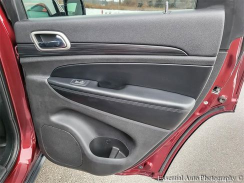 Used 2020 Jeep Grand Cherokee Laredo image 26