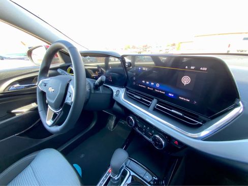 New 2025 Chevrolet Trax LT w/ Driver Confidence Package image 43