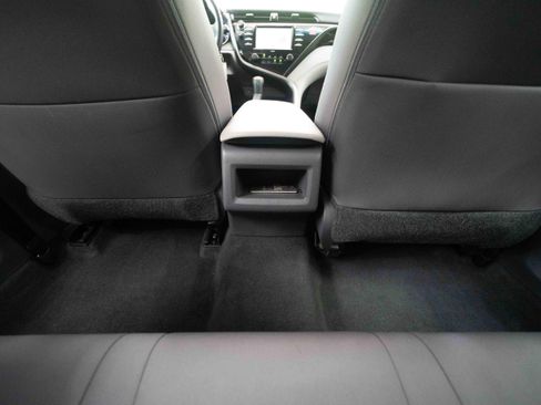 Used 2020 Toyota Camry LE FWD image 22
