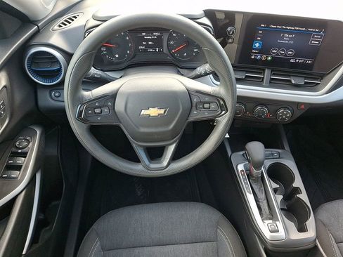 Used 2024 Chevrolet Trax LS w/ LS Convenience Package image 11