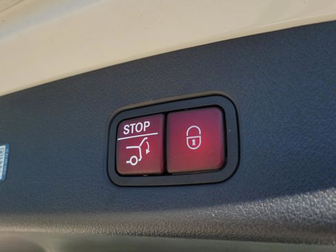 Certified 2023 Mercedes-Benz GLC 300 4MATIC image 6