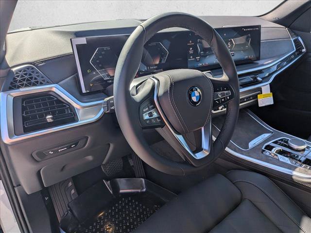 Used 2026 BMW X5 xDrive40i w/ Parking Assistance Package AWD/4WD image 3