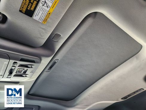 Used 2022 Toyota Highlander XLE image 33