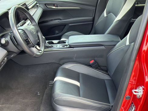 Used 2025 Toyota Camry SE FWD image 5