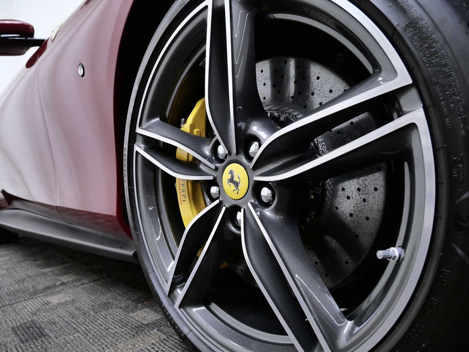 Certified 2025 Ferrari Roma Spider RWD image 13
