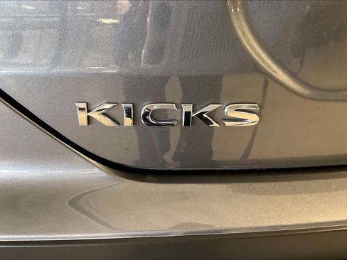 Used 2021 Nissan Kicks SV image 9