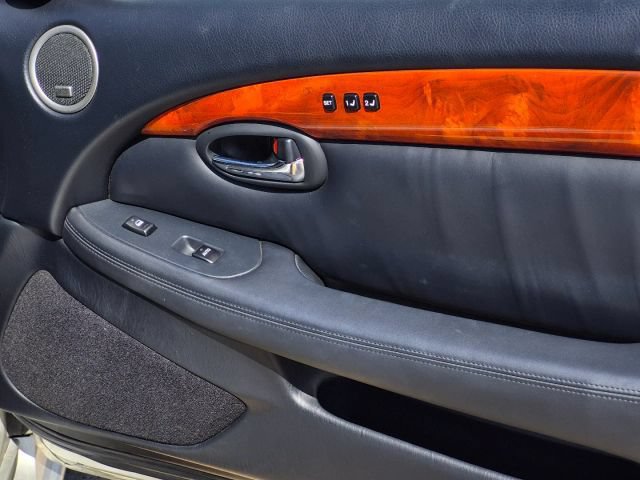 Used 2005 Lexus SC 430 Convertible RWD image 24