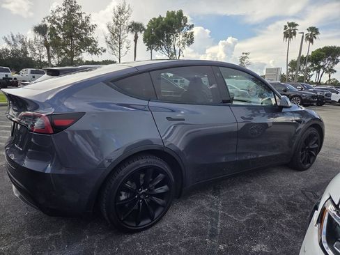 Used 2023 Tesla Model Y AWD image 5