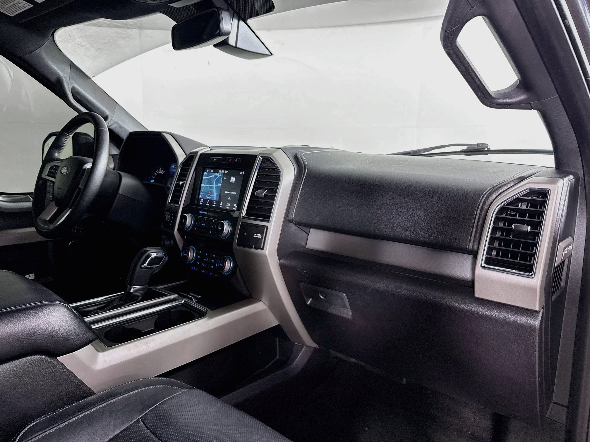 Used 2017 Ford F150 Lariat w/ Equipment Group 502A Luxury AWD/4WD image 37