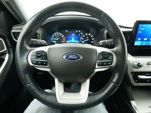Used 2022 Ford Explorer XLT w/ Equipment Group 202A AWD/4WD image 46