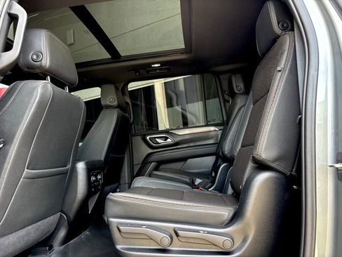 Used 2023 Chevrolet Suburban High Country image 15