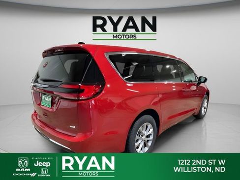 New 2026 Chrysler Pacifica Select AWD/4WD image 9