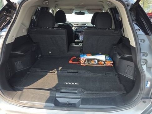 Used 2015 Nissan Rogue SV w/ SV Premium Package FWD image 13
