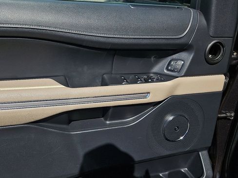 Used 2024 Ford Expedition Limited image 21