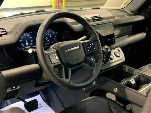 Certified 2025 Land Rover Defender 110 X-Dynamic SE AWD/4WD image 17