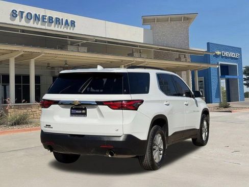 Used 2023 Chevrolet Traverse LT w/ Rear Camera Mirror Package FWD image 5