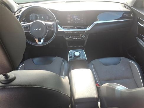 Used 2022 Kia Niro EX w/ Cold Weather Package image 6