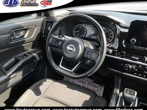 Used 2025 Nissan Pathfinder SV AWD/4WD image 23