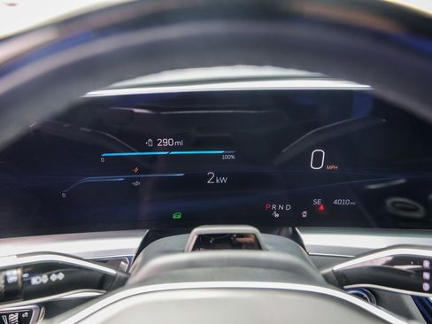 Used 2025 Cadillac Lyriq Sport image 10