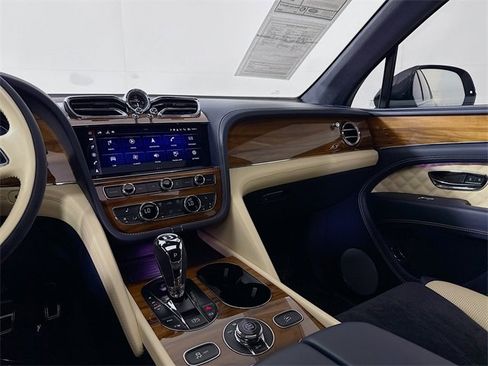 Used 2022 Bentley Bentayga image 26