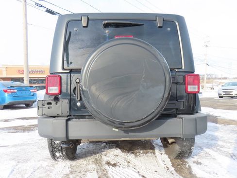 Used 2018 Jeep Wrangler Unlimited Sport S AWD/4WD image 7
