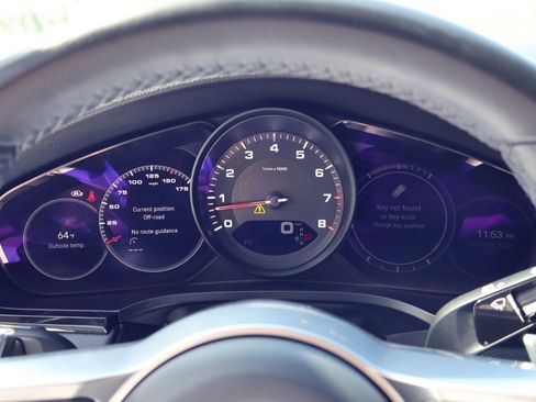 Certified 2023 Porsche Cayenne Platinum Edition image 15