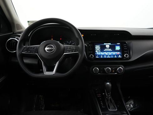 Used 2023 Nissan Kicks SV image 12