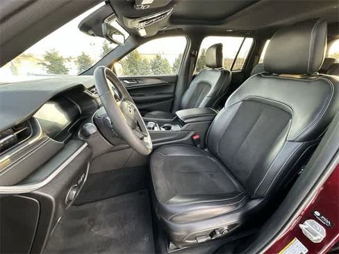 Used 2023 Jeep Grand Cherokee Altitude image 18