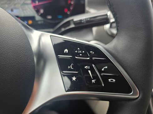 Used 2026 Mercedes-Benz GLC 300 4MATIC image 32