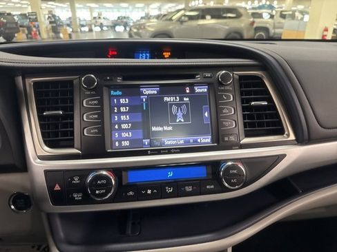 Used 2019 Toyota Highlander XLE image 33