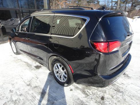 Used 2020 Chrysler Voyager Lxi image 6