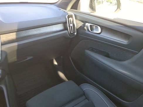 Used 2023 Volvo C40 P8 Recharge Ultimate w/ Protection Package Premier image 17