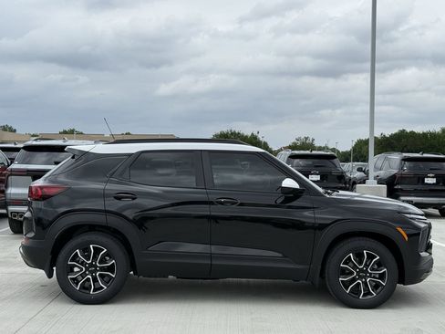 New 2026 Chevrolet TrailBlazer ACTIV w/ Convenience Package FWD image 3
