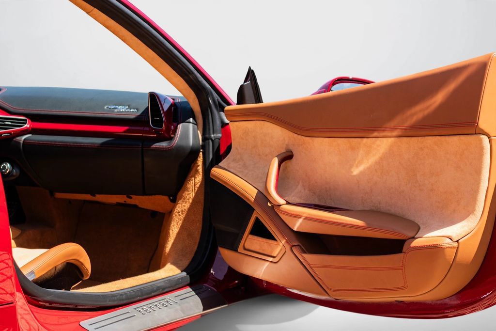 Used 2013 Ferrari 458 Italia Coupe RWD image 49
