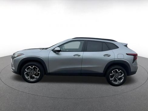 Used 2025 Chevrolet Trax LT image 9