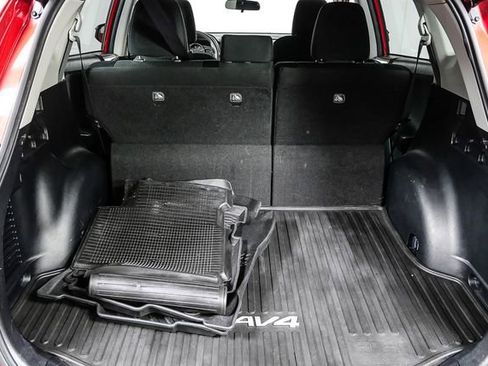 Used 2016 Toyota RAV4 LE w/ Cargo Management Package FWD image 29