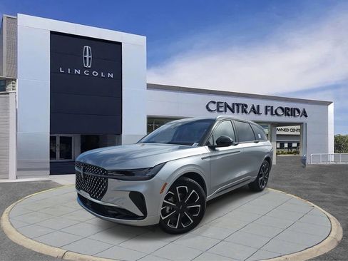 New 2025 Lincoln Nautilus Reserve image 29