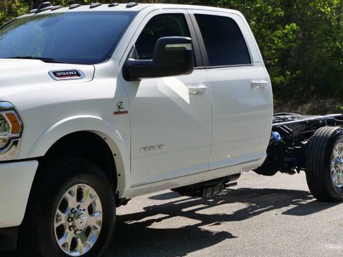 Used 2024 RAM 3500 Laramie image 46