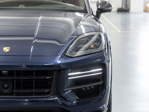 Used 2024 Porsche Cayenne Turbo GT AWD/4WD image 8