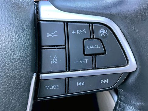 Used 2023 Toyota Highlander Platinum image 22