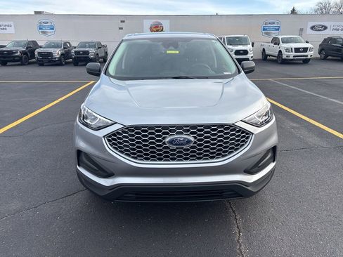 Used 2024 Ford Edge SE image 2