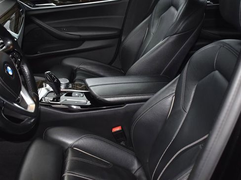 Used 2019 BMW 530i xDrive w/ Convenience Package image 10