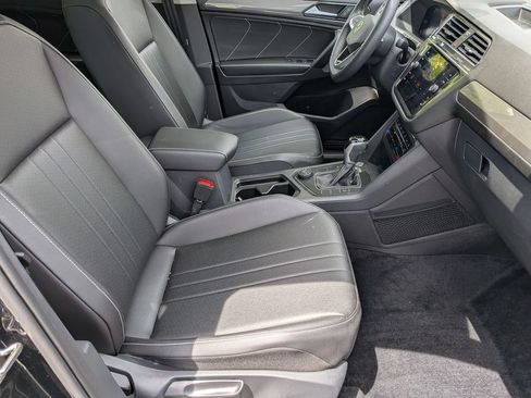 Used 2022 Volkswagen Tiguan SE AWD/4WD image 36