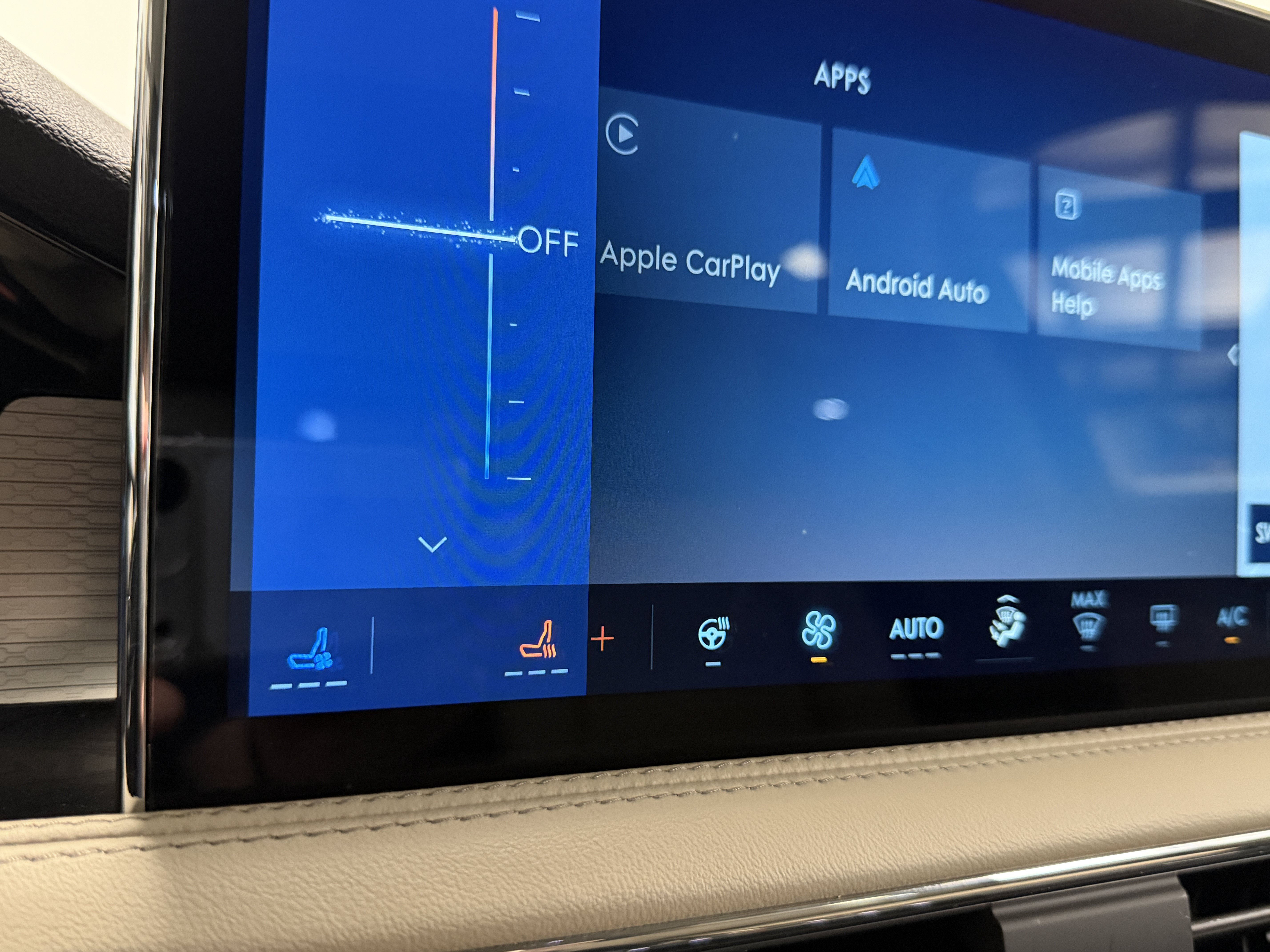 Used 2025 Lincoln Corsair AWD w/ Equipment Group 101A image 10