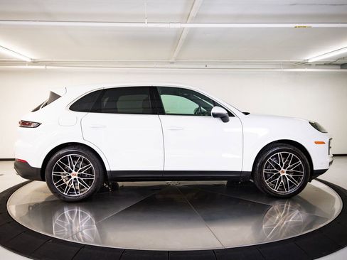 Certified 2026 Porsche Cayenne AWD/4WD image 8