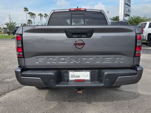 Used 2022 Nissan Frontier SV AWD/4WD image 4