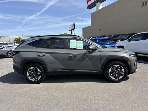 Used 2025 Hyundai Tucson SEL FWD image 2