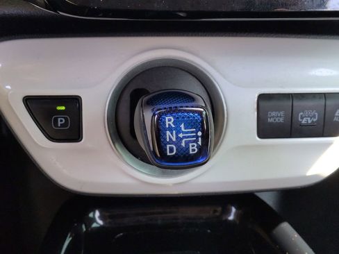 Used 2017 Toyota Prius Prime Advanced FWD image 19