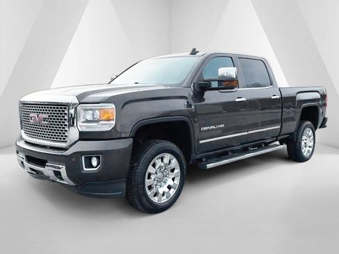 Used 2016 GMC Sierra 2500 Denali w/ Duramax Plus Package image 3