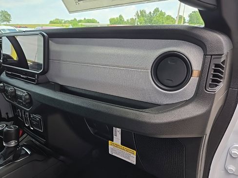 New 2025 Jeep Gladiator Sport image 65